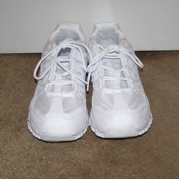 Ladies size 9 AVIA White Sneakers WORN ONCE! - Picture 3 of 10